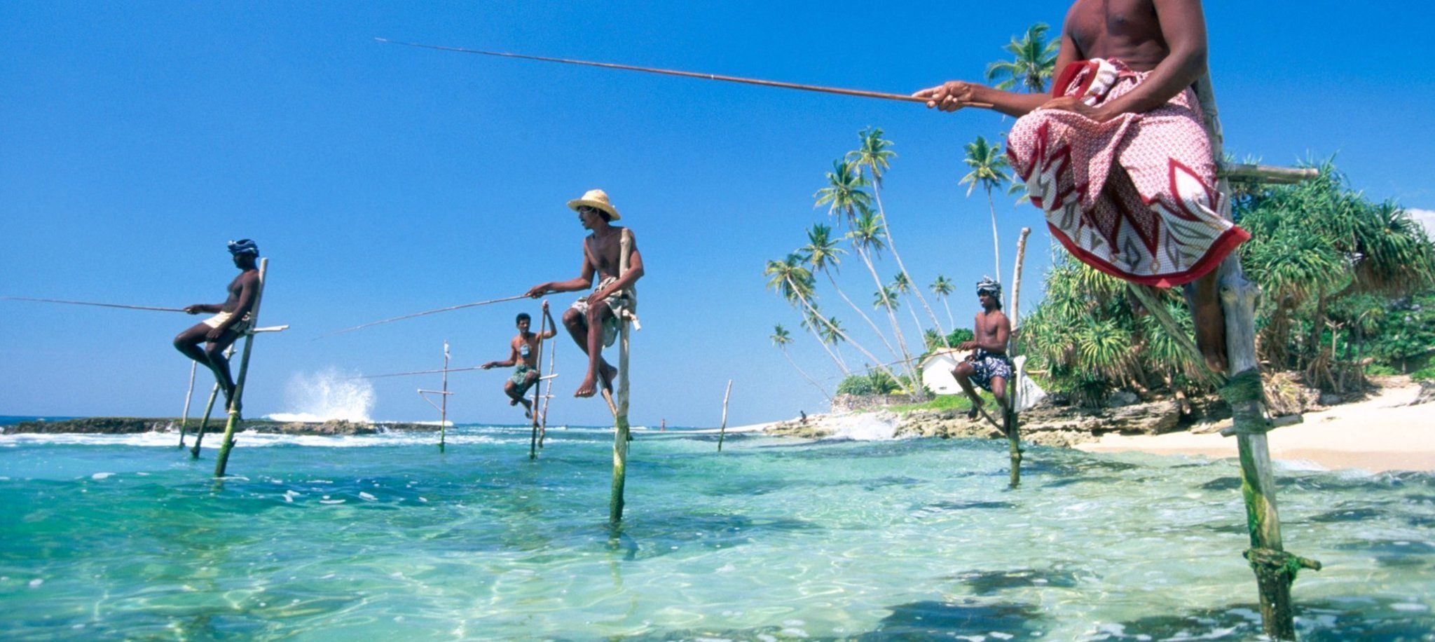 Volunteer_sri_Lanka_fishermen-e1491664449275.jpeg