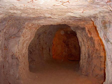 coober-pedy-underground-town-picture1.jpg