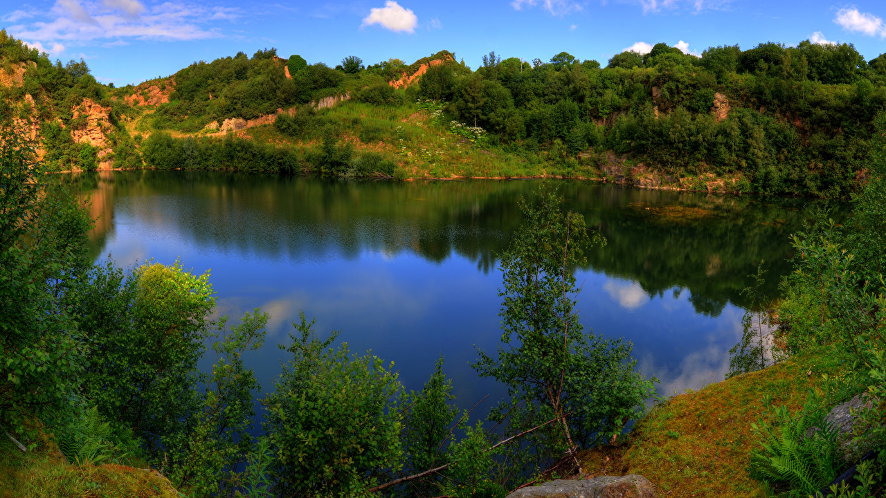 Summer_Lake_Shrubs_442126_1280x720.jpg