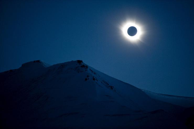 total-solar-eclipse-seen-longyearbyen-svalbard-march-20-2015.jpg