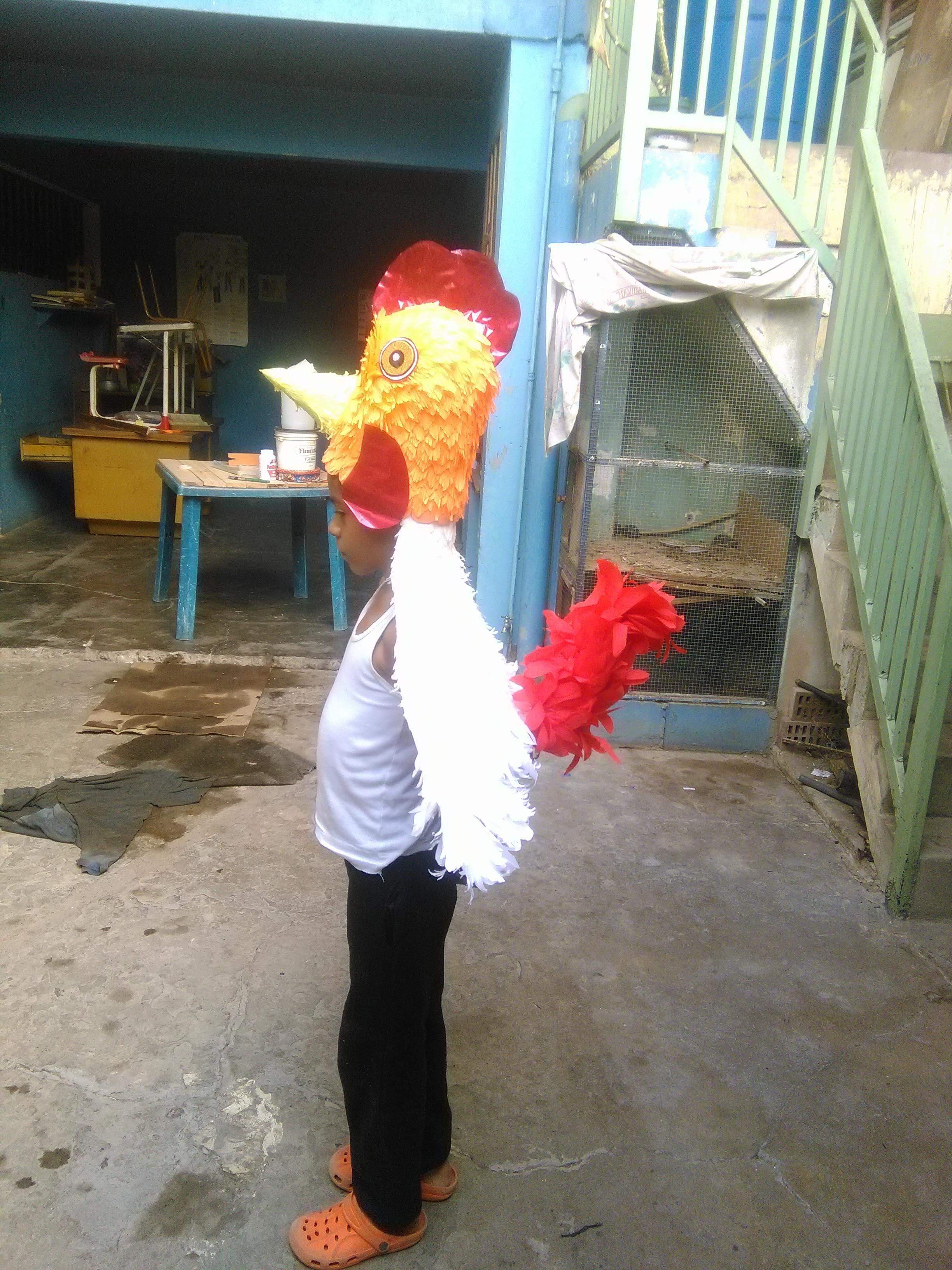 Emoción mil zorro Como realizar un disfraz de gallo con materiales reciclados. — Steemit