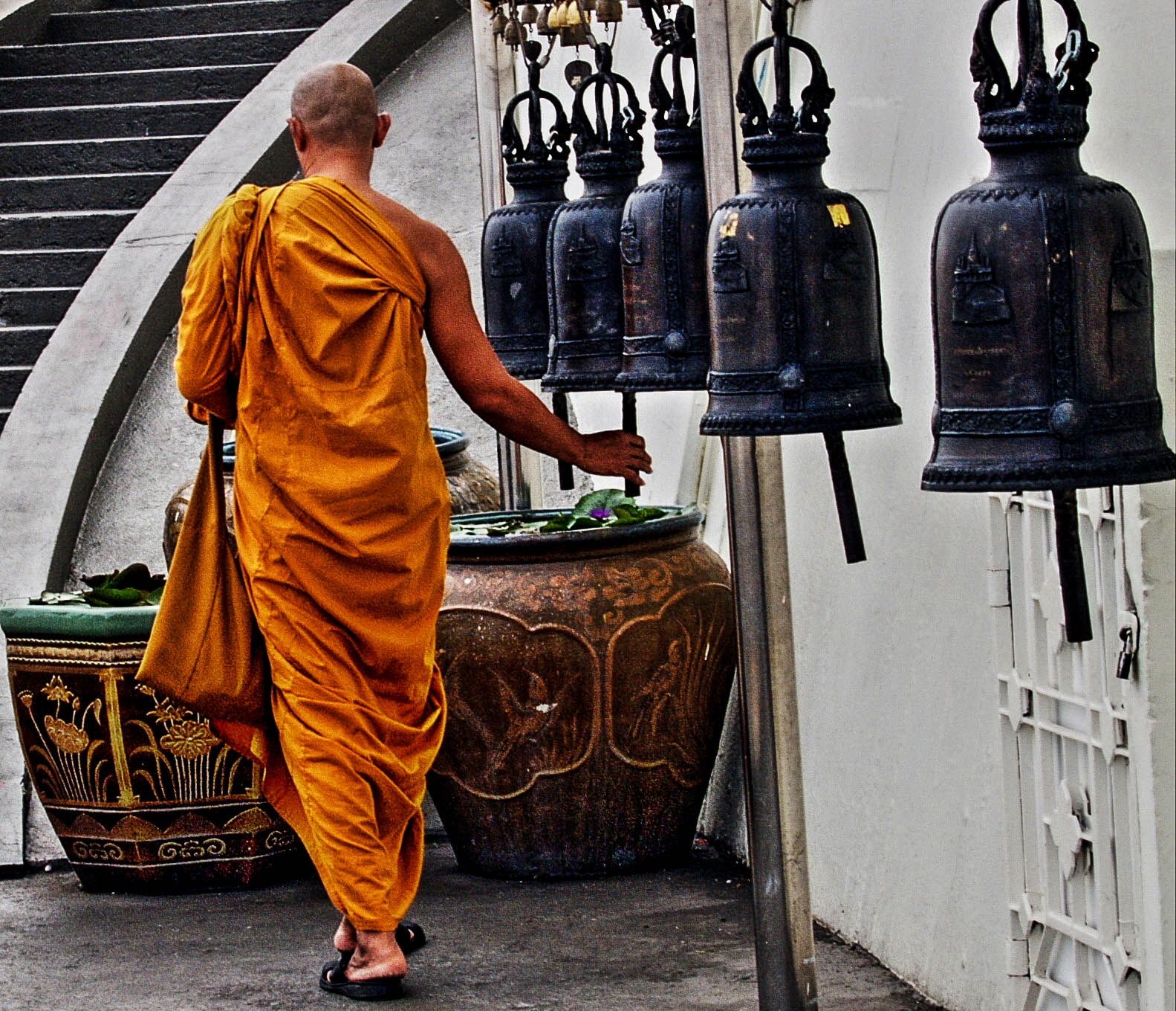 Bitcoin-Buddhist-Monks-1.jpg