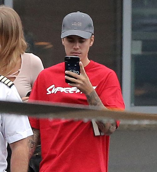 justin-bieber-captures-sights-on-phone-13.jpg