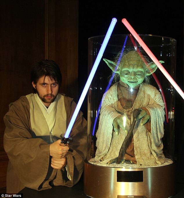 00845113000004B0-5368363-A_Star_Wars_exhibition_sees_a_Jedi_and_Yoda_in_remarkably_simila-a-33_1518178551769.jpg