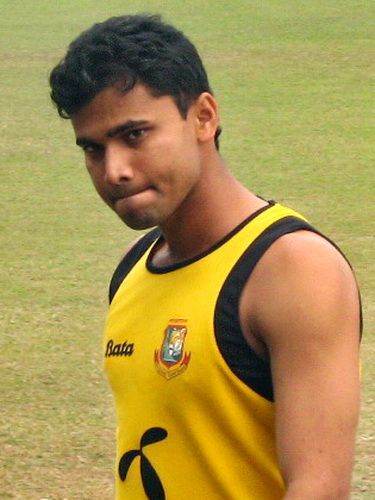 Mashrafe_Mortaza_training,_23_January,_2009,_Dhaka_SBNS.jpg