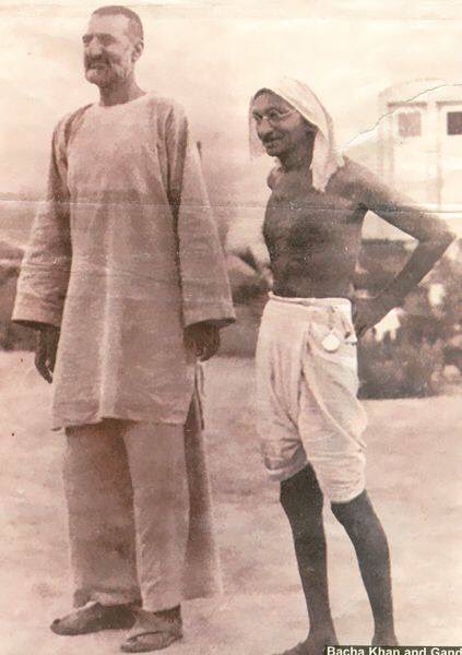 khan_a_ghaffar_GandhiJi.jpg