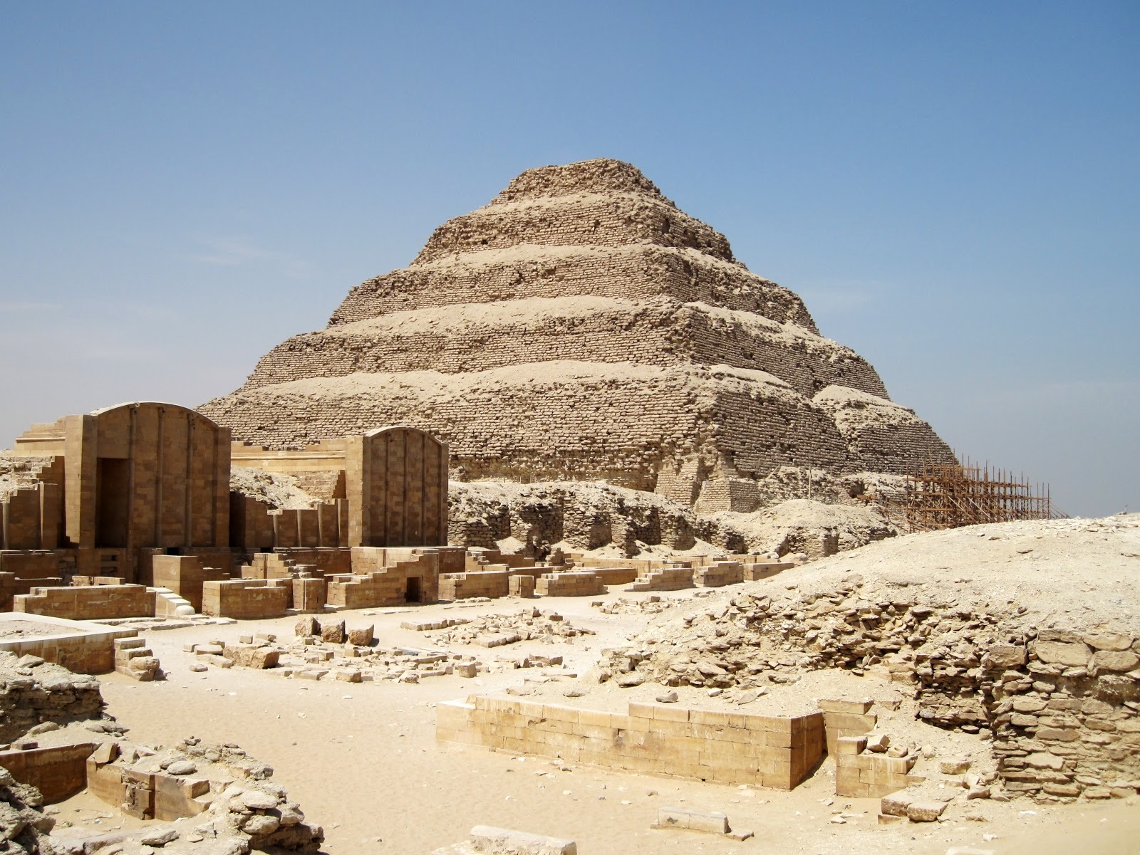 piramide de sakkara.jpg