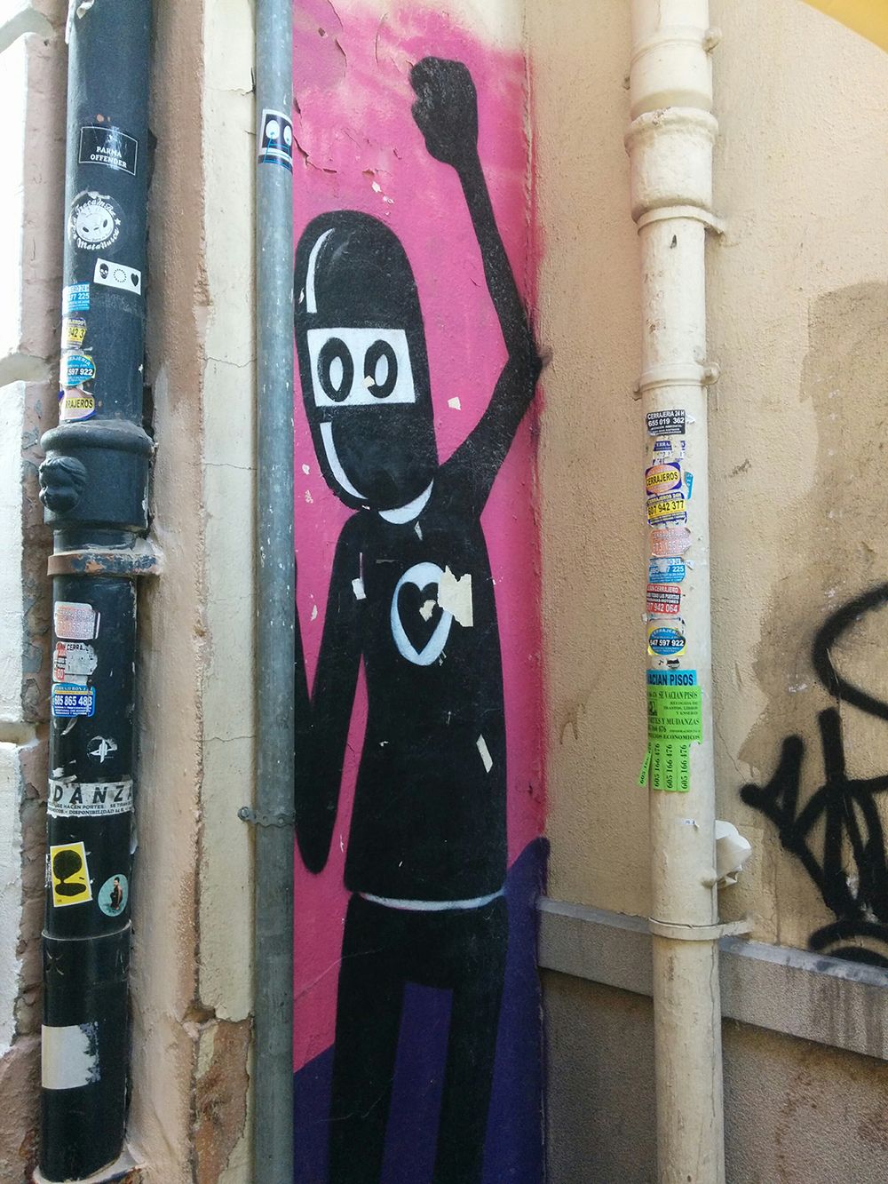 graffiti-valencia-spain-ninja-extraterrestre-love-amor-steemit-trenz (43).jpg