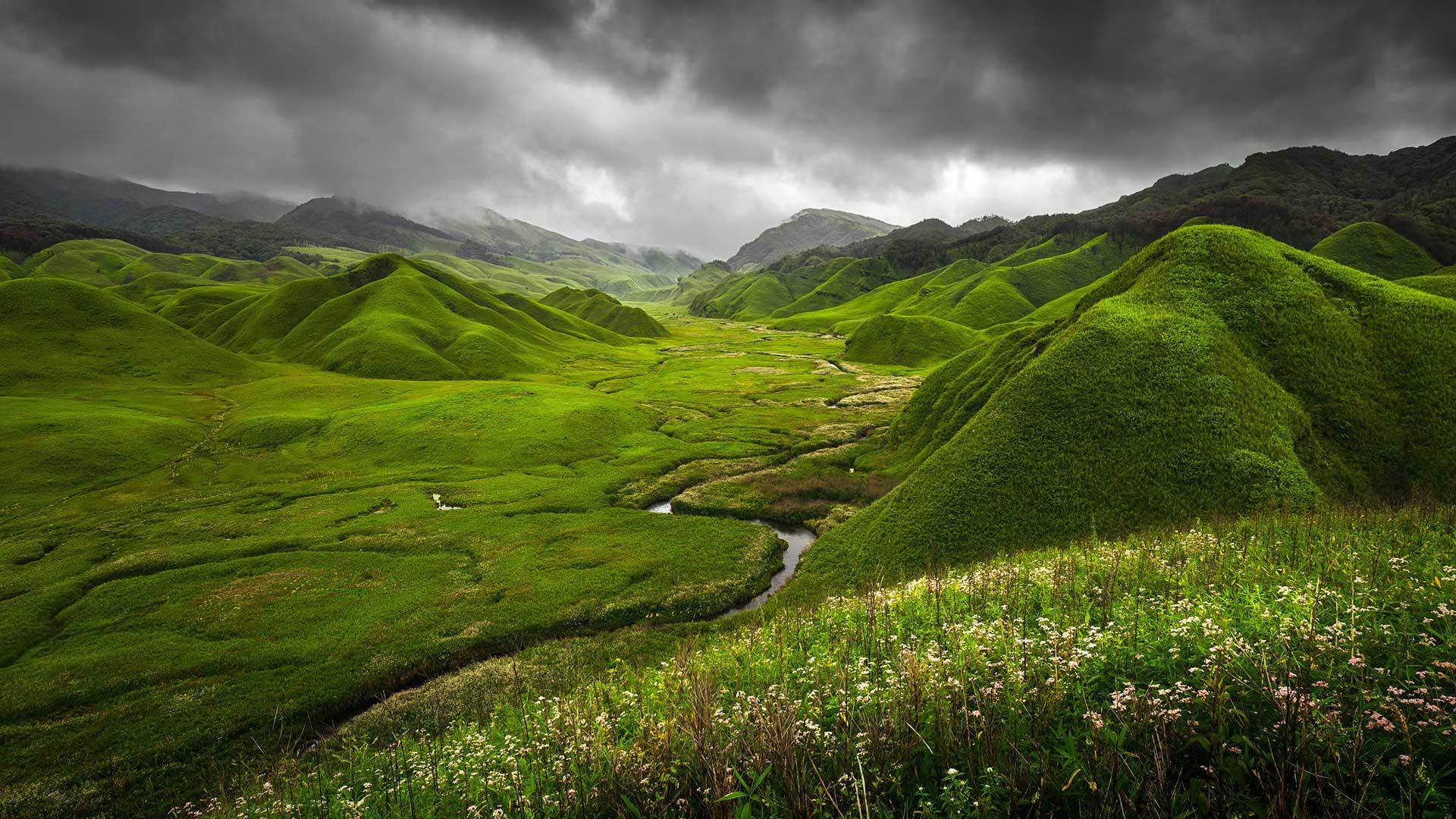 Indian mountain. Green Hills зеленые холмы Ирландии. Ландшафт. Зеленые горы. Индия природа.