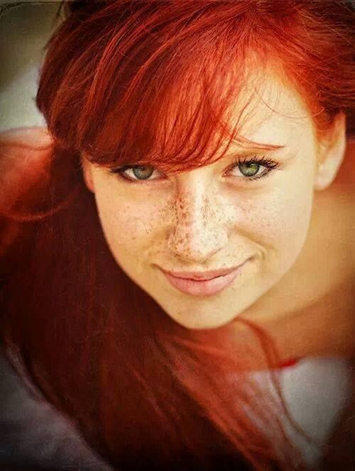 ee9ce055eda79ef878c3eb86b25f84c1--beautiful-freckles-beautiful-redhead.jpg