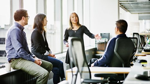 20161019004731-woman-leading-business-meeting.jpeg