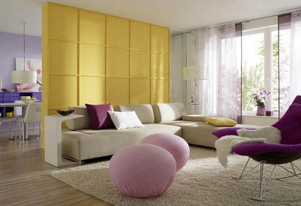 salon-blanco-violeta-amarillo-600x412.jpg