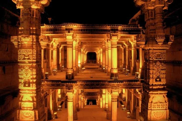 stone-carnival-at-adalaj-ni-vav.jpg