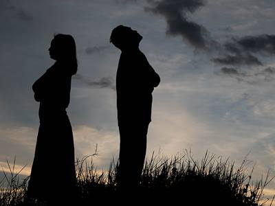 relationship-couple-argue-fighting-sunset-shadows-sky_credit-Shutterstock.jpg