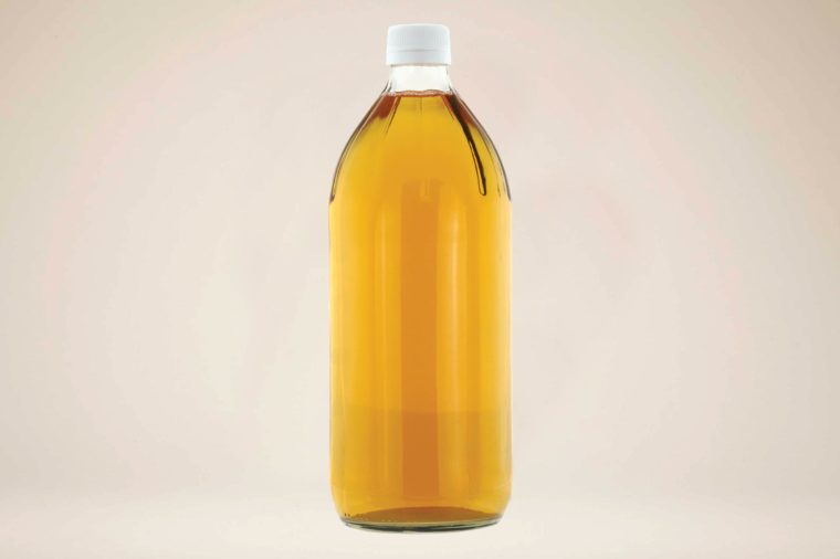 apple-cider-vinegar-200708567-sasimoto-760x506.jpg