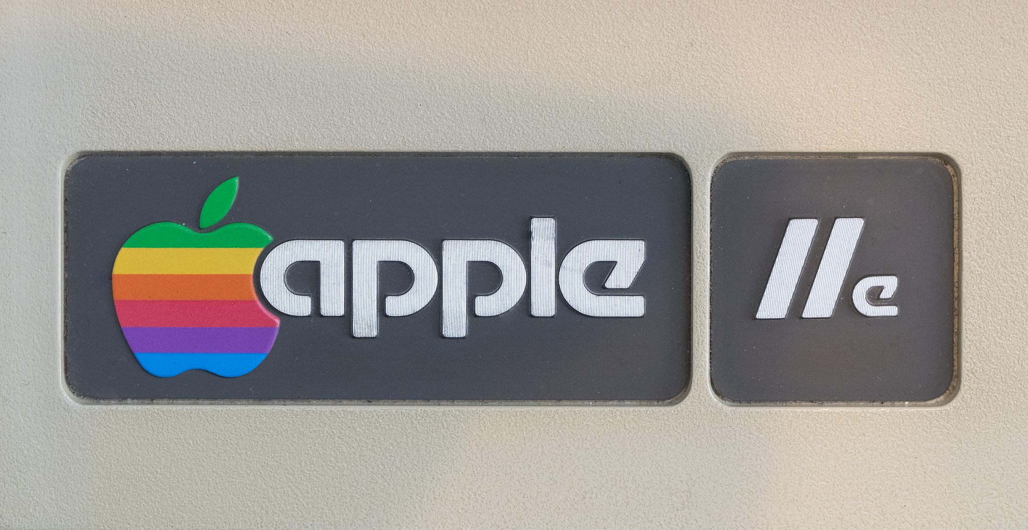 Лайк эпл. Apple old logo. Лайк АПЛ. Эволюция логотипа Apple. Логотип Apple 1976.