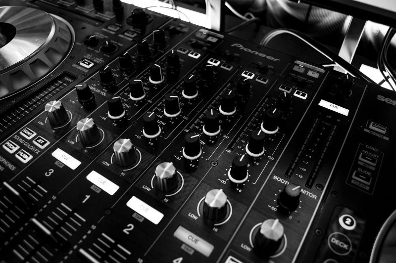 dj mixing.jpg