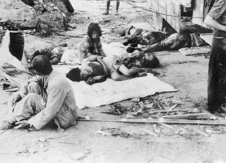 Hiroshima_Street_Scene_with_injured_Civilians.jpg