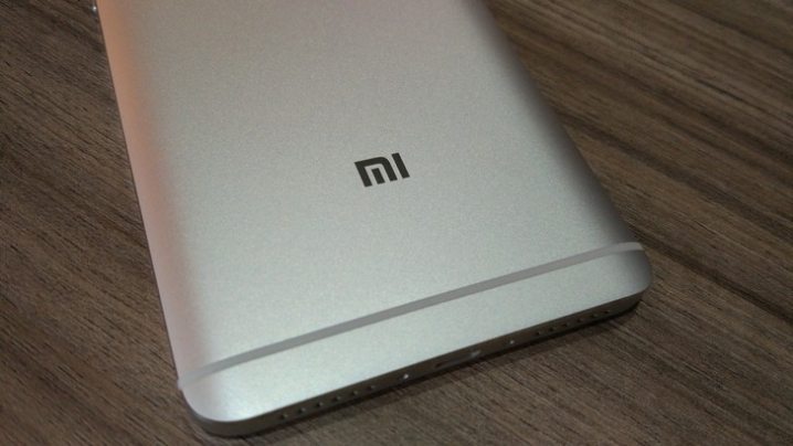10-Xiaomi-Redmi-Note-4-hands-on-picture.jpg