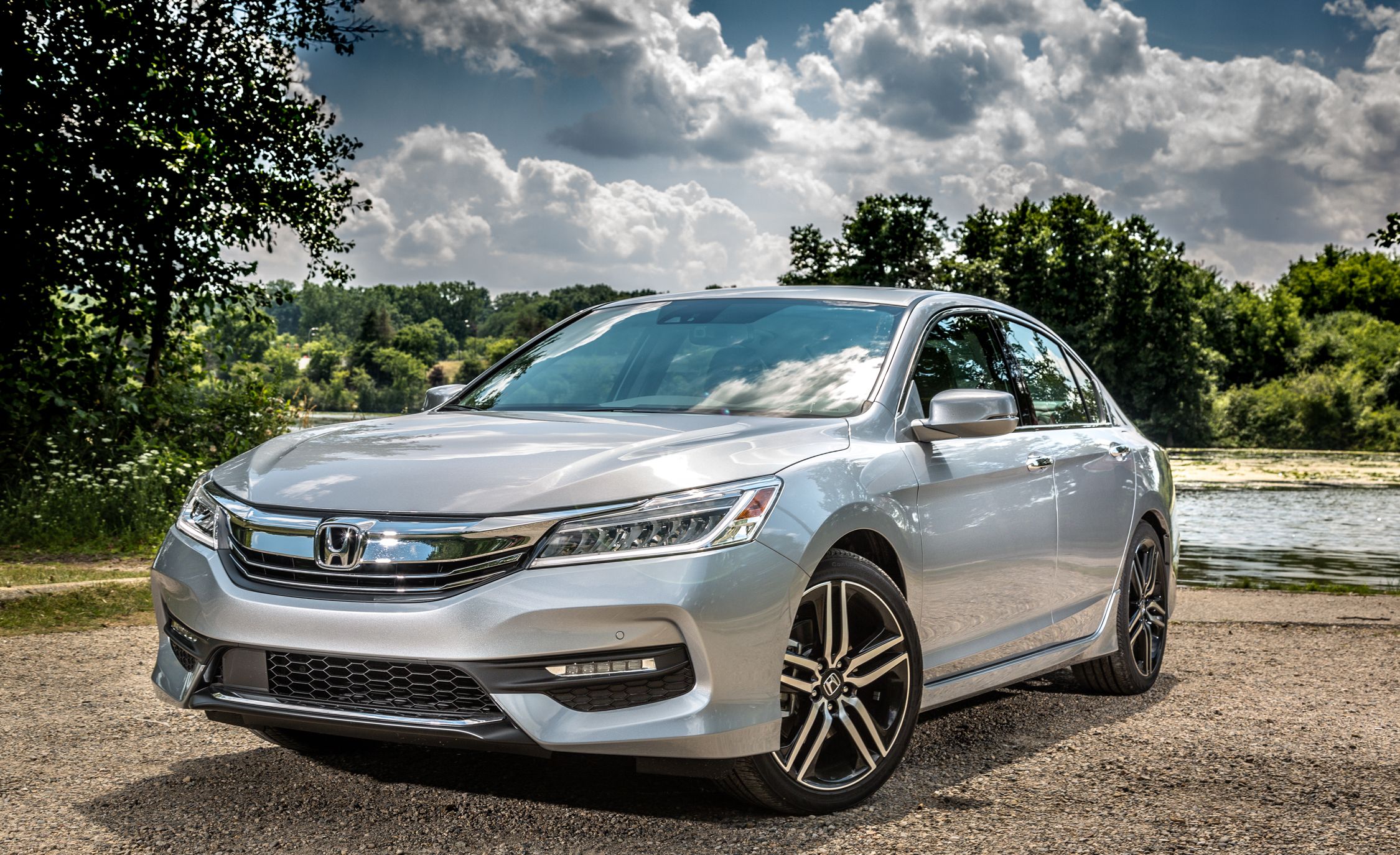 2016-Honda-Accord-Touring-In-Depth-101.jpg