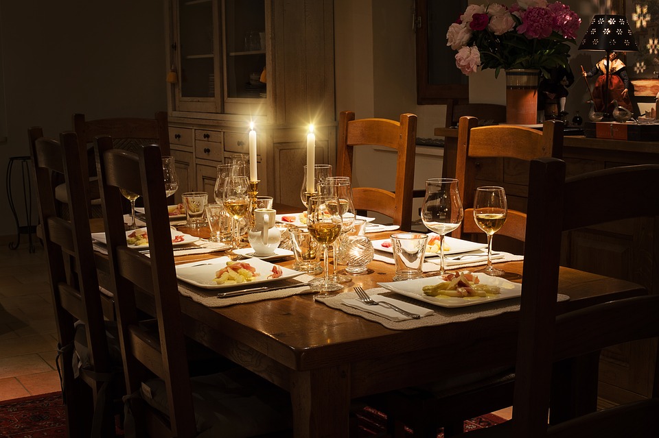 dinner-table-1433494_960_720.jpg