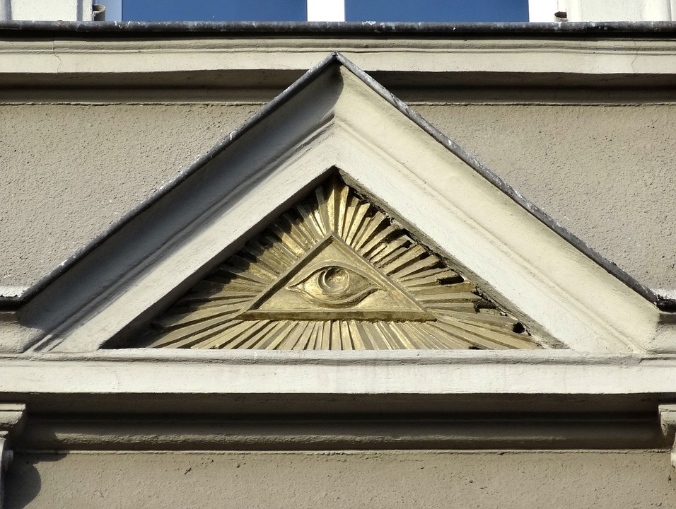Relief-Bydgoszcz-Building-Facade-Illuminati-904047.jpg