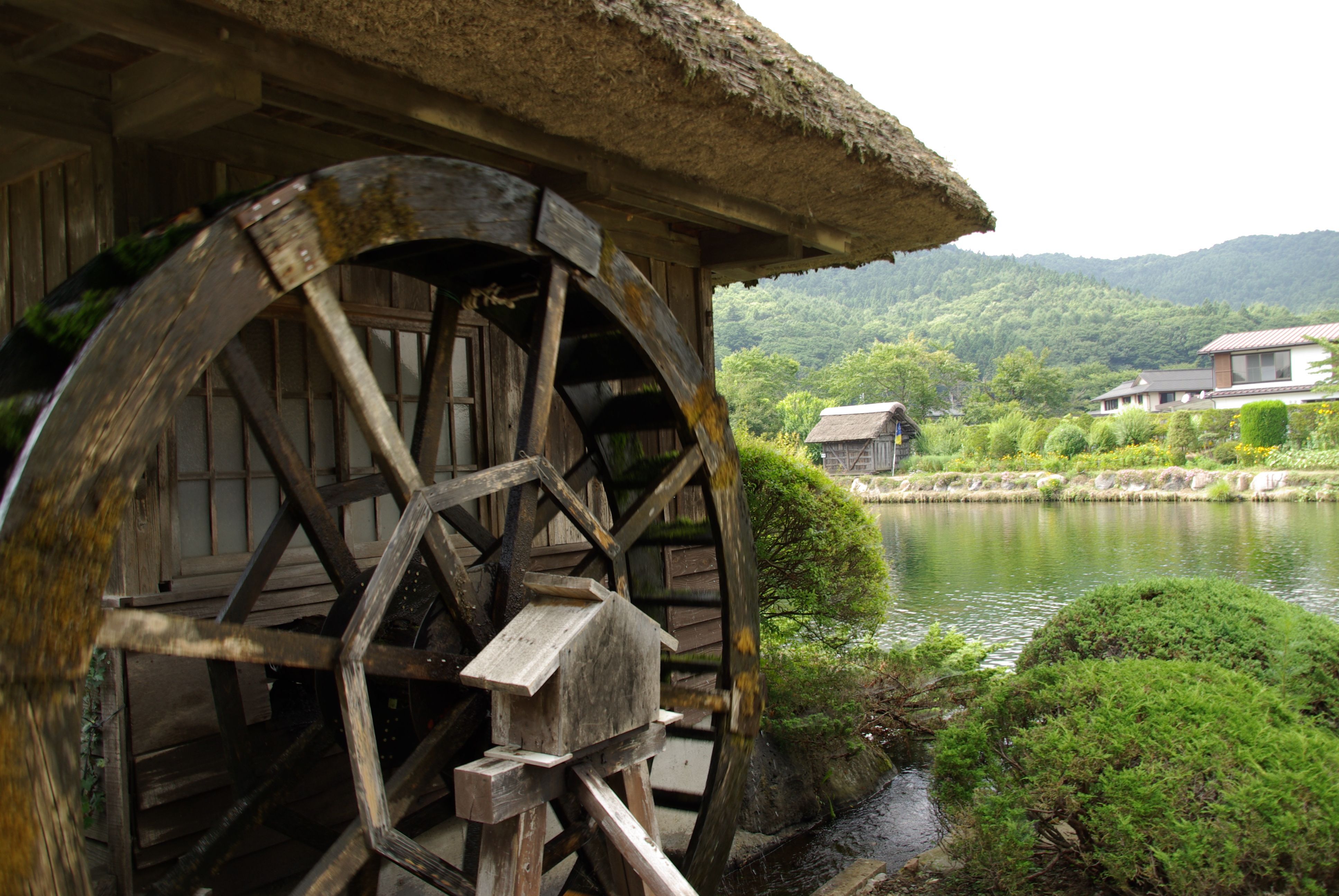 A_Water_Mill_at_Oshino_Hakkai_-_panoramio.jpg