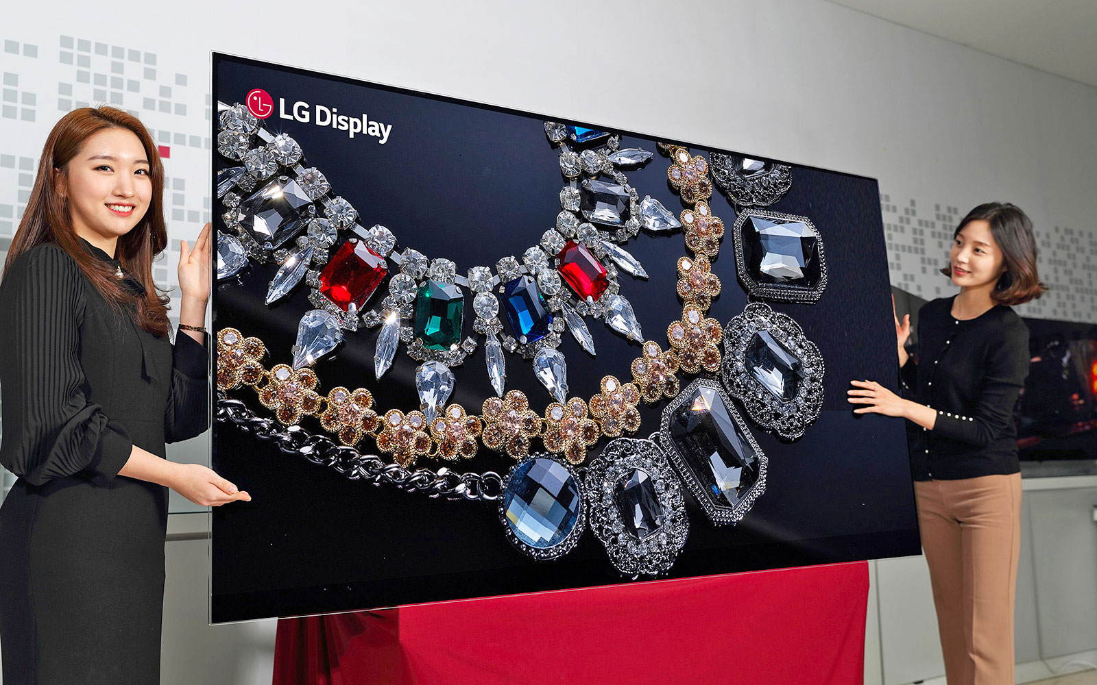 LG-Display-88-inch-8K-OLED-Display-ed.jpg