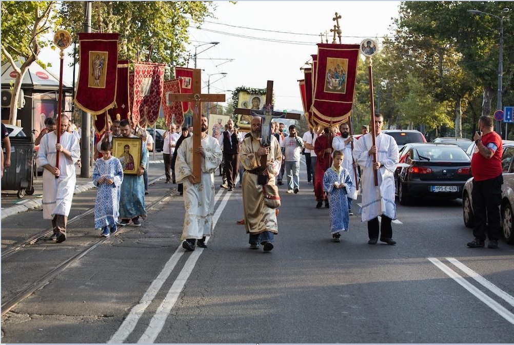 svaka-porodicna-setnja-je-tuzna-na-svoj-nacin-280-1474096282 (1).jpg