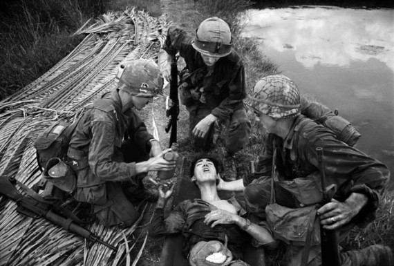 phillip-jones-griffiths-war-photo-570x385.jpg