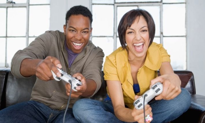 young-black-couple-playing-video-games.jpg