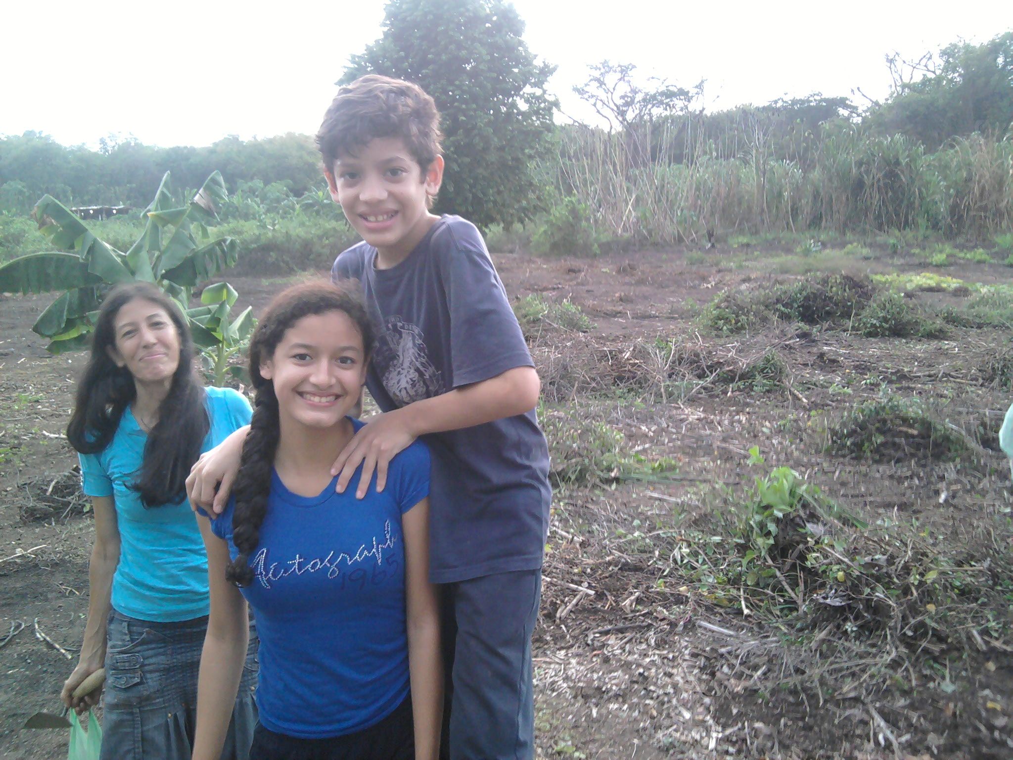 En el campo con mi familia.jpg