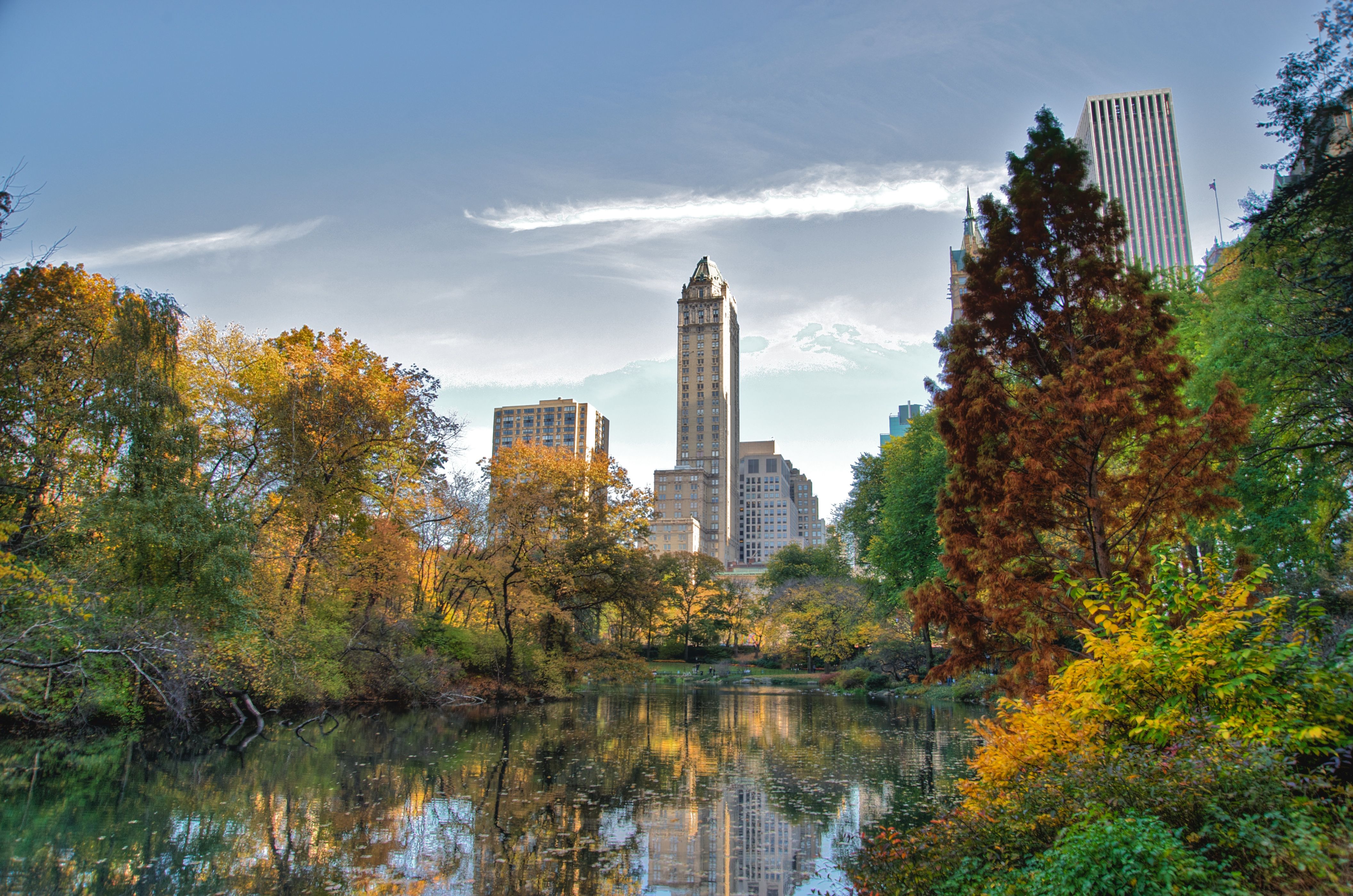 Southwest_corner_of_Central_Park,_looking_east,_NYC.jpg