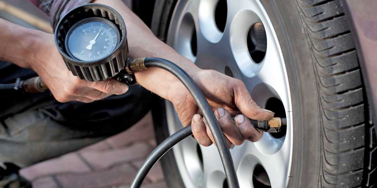 Holiday_Travel_Tips-check_tire_pressure-TrueCar_pricing-Thinkstock_148078489.jpg