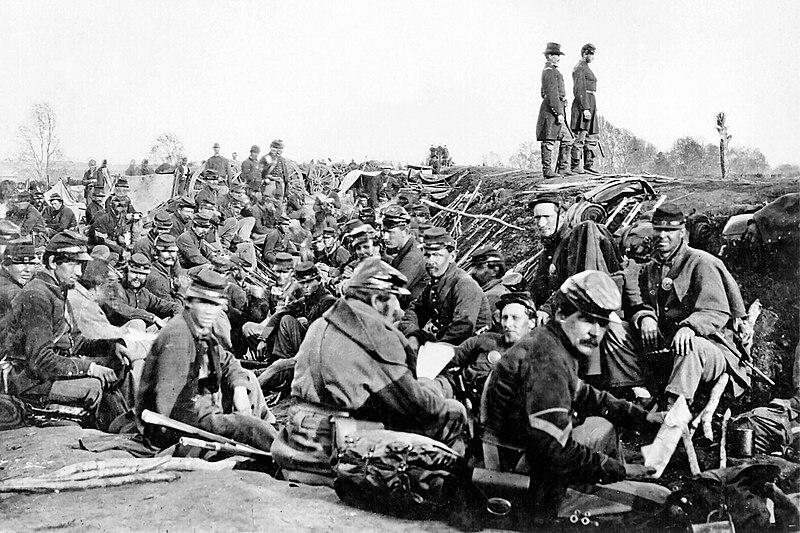 800px-Union_soldiers_entrenched_along_the_west_bank_of_the_Rappahannock_River_at_Fredericksburg,_Virginia_(111-B-157).jpg
