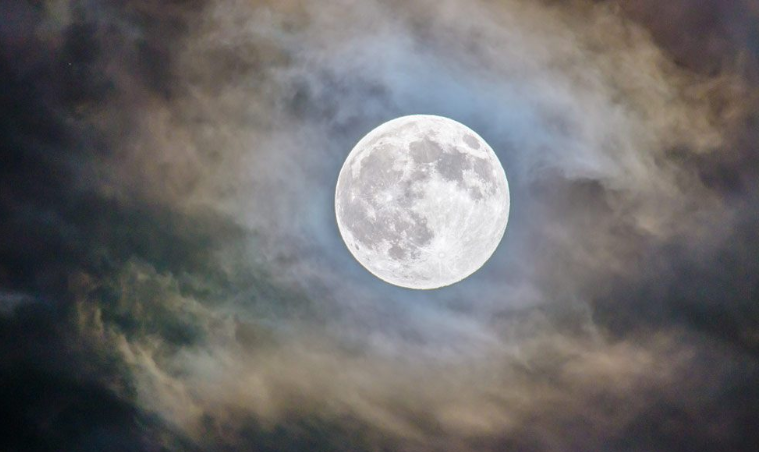 Full Moon surrounded by fluppy clouds.png