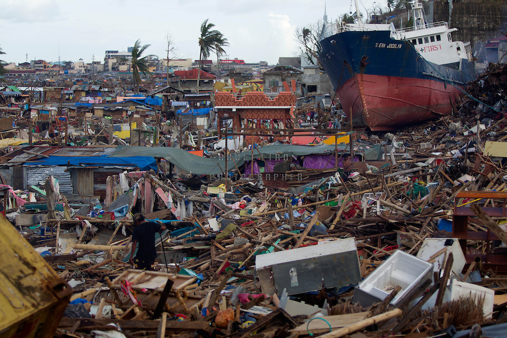 Typhoon-Haiyan-Yolanda-2013-05.jpg