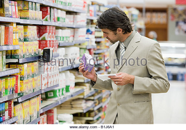 man-in-supermarket-b1j6a1.jpg