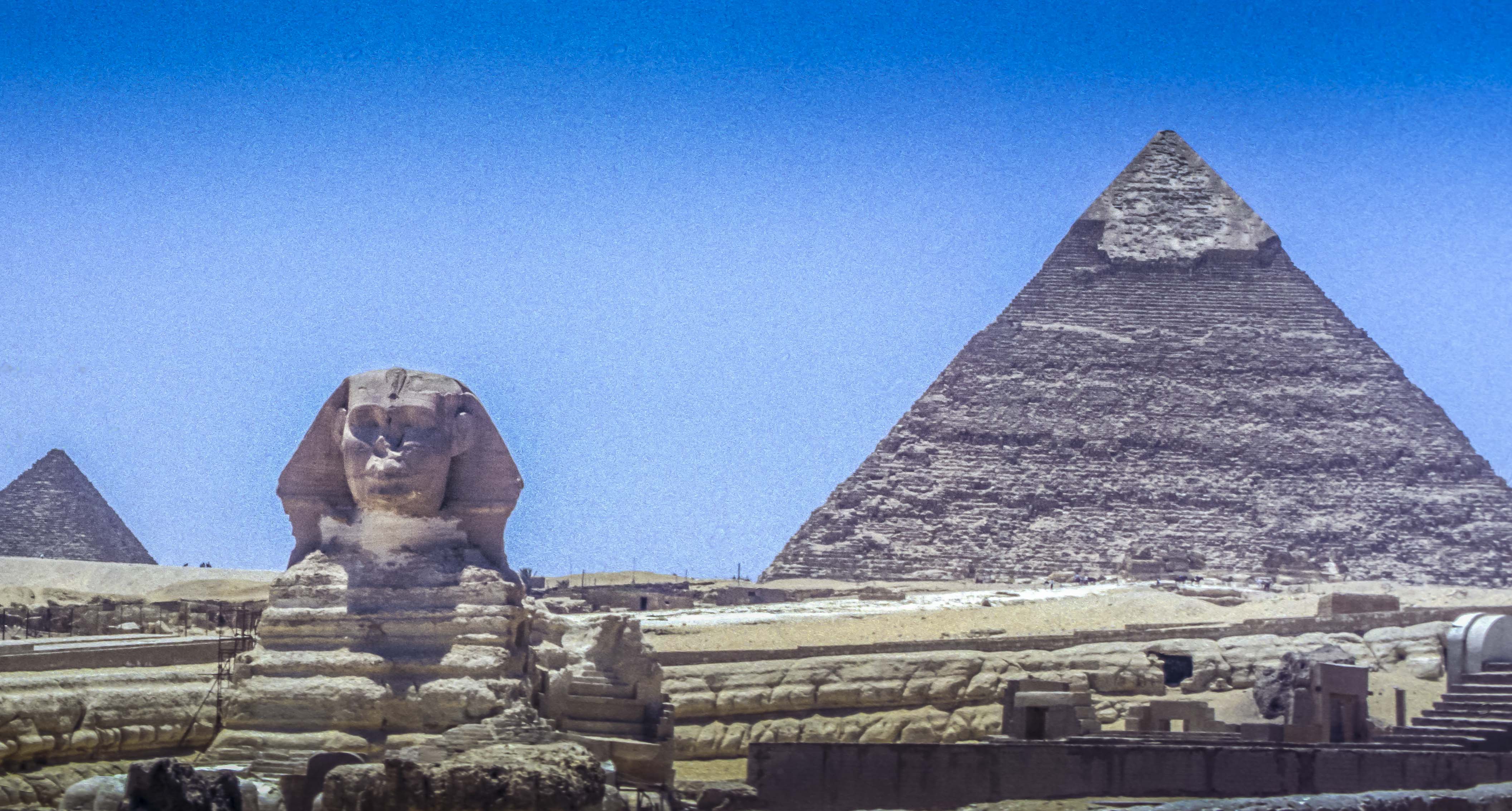 Pyramids_and_Sphinx_01.jpg