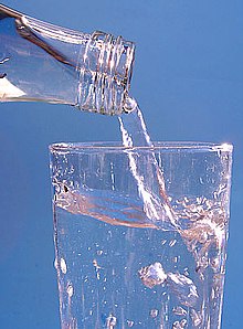 220px-Stilles_Mineralwasser.jpg