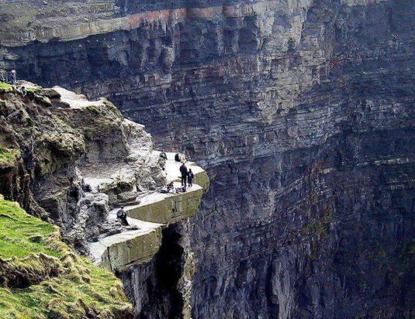 Amazing-Picture-of-the-Cliffs-of-Moher-in-County-Clare-Ireland.jpg