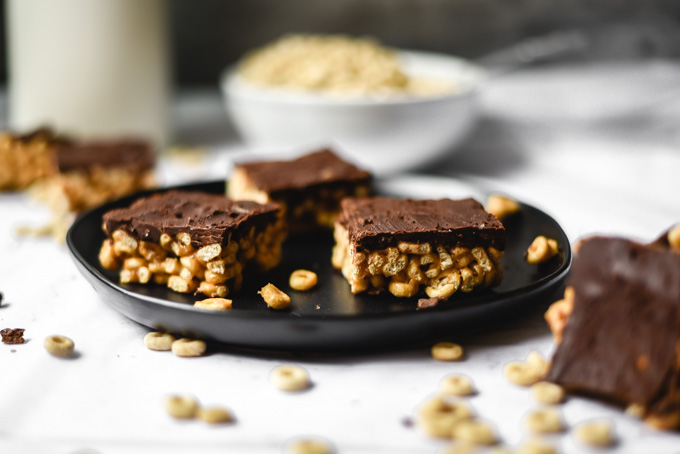 4-Ingredient Peanut Butter Chocolate Cereal Bars (8).jpg