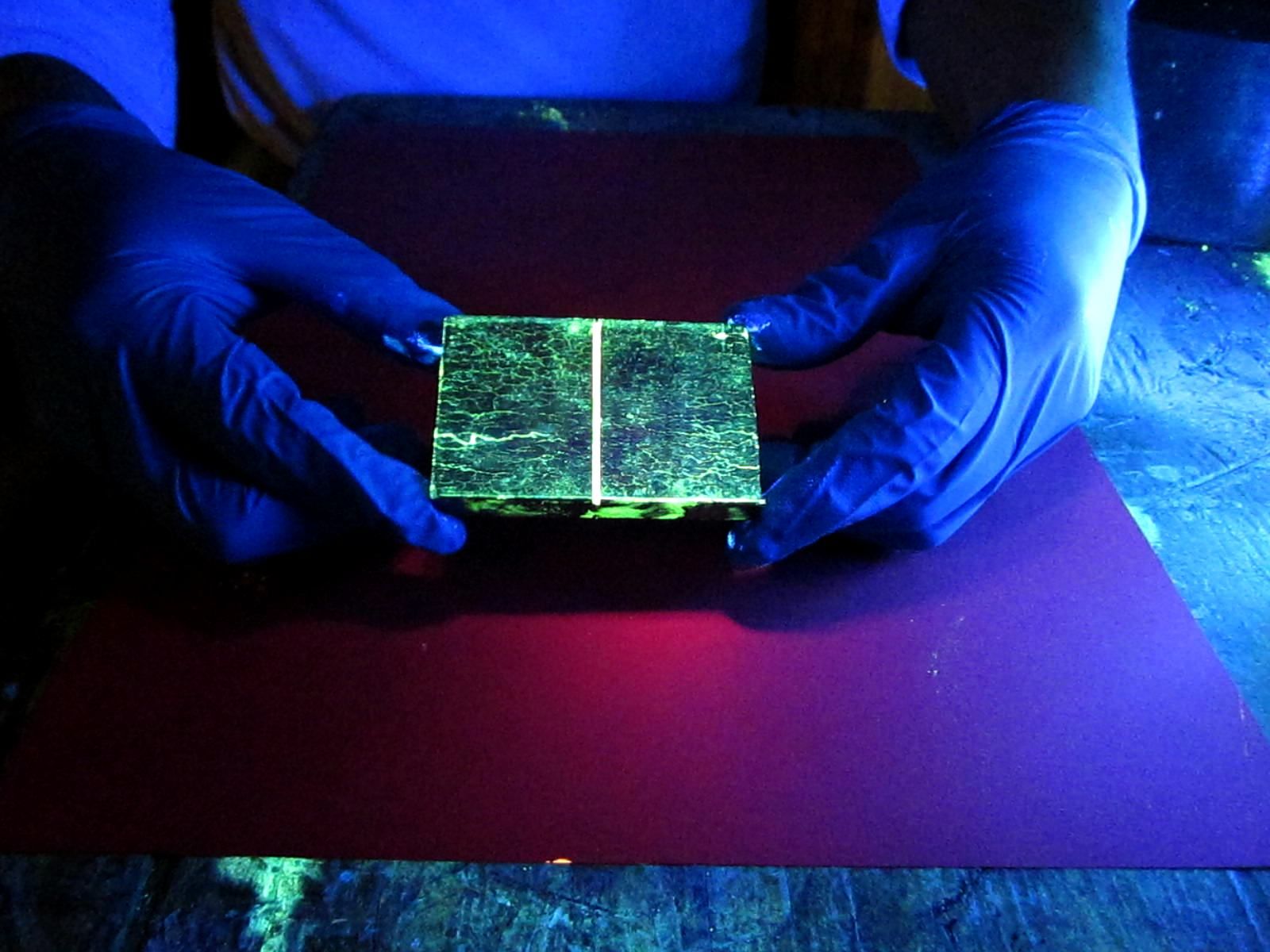 Liquid Penetrant Testing , The Ultimate Guide to Fluorescent Penetrant ...