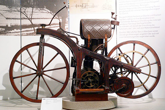 Gottlieb_Daimler_motorcycle_580x.jpeg