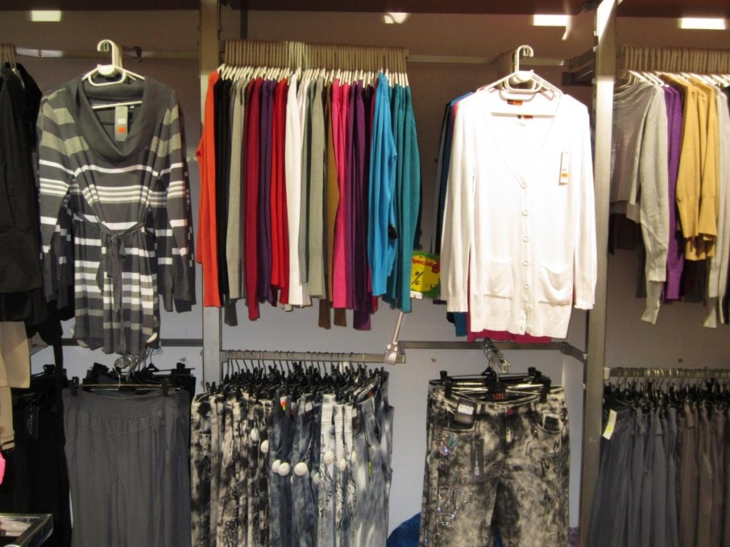 small-clothes-shop-interior-design-ideas-natural-modern-layout-of-a-clothing-store-interior-design-types-of.jpg