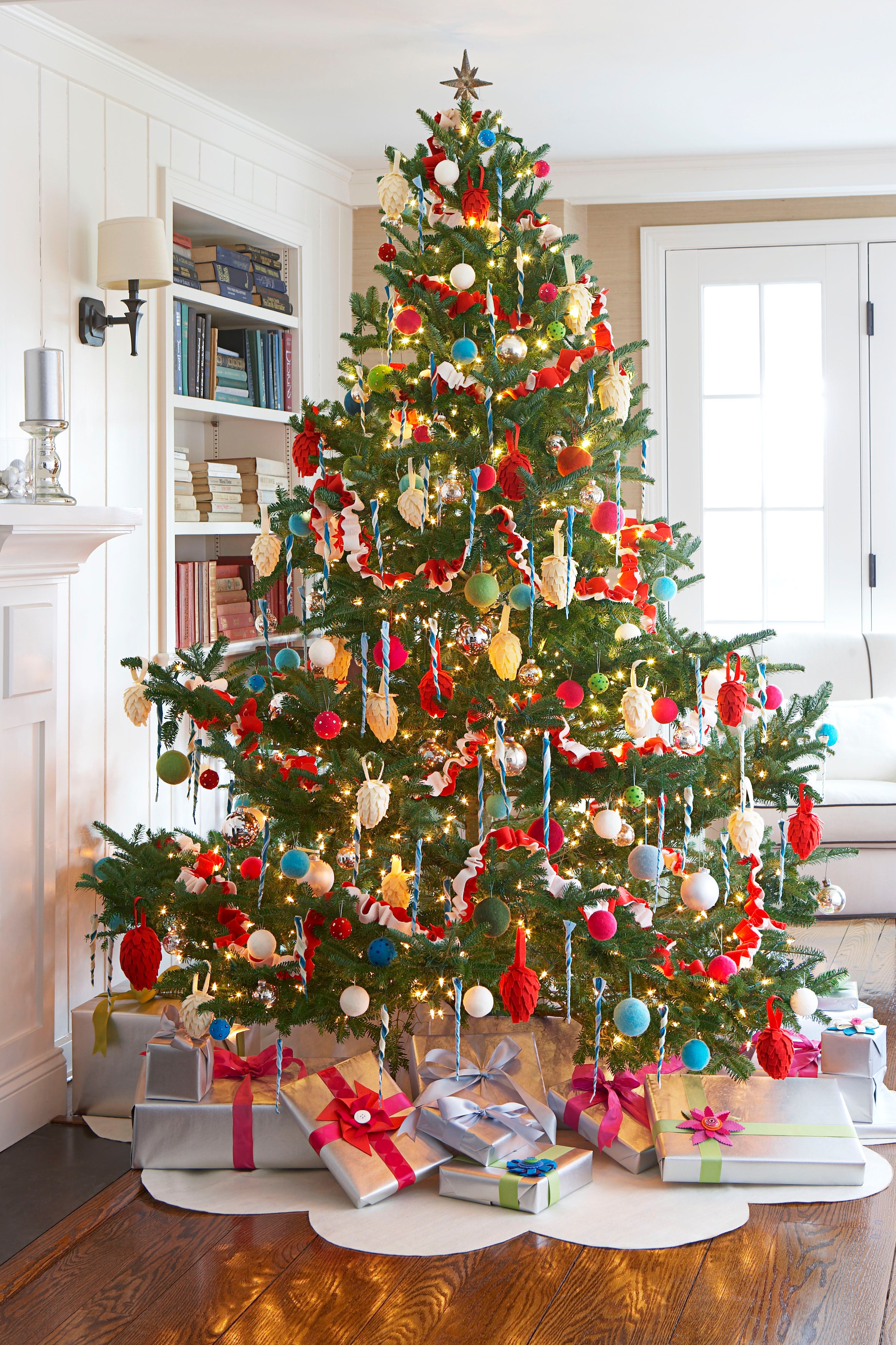 felt-christmas-tree-skirt.jpg