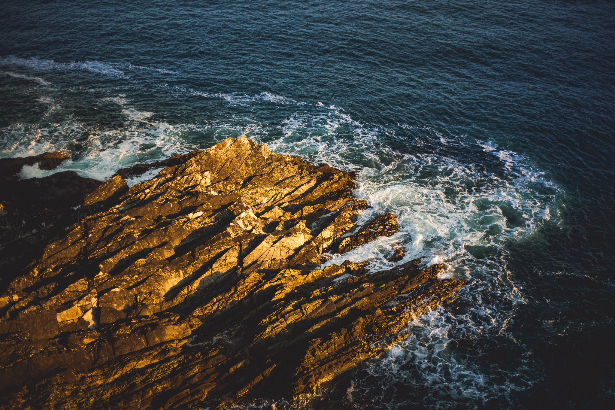 ireland-ocean-sun-rocks-waves-neonic-photography.jpg