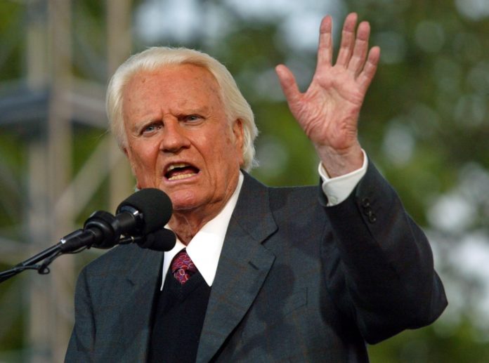 evangelist-billy-graham-696x517.jpg