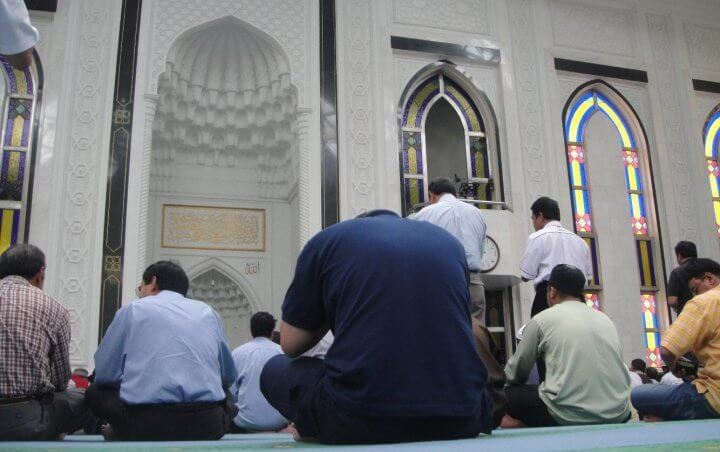 25 Alasan kenapa harus sholat berjamaah di masjid terutama bagi laki-laki