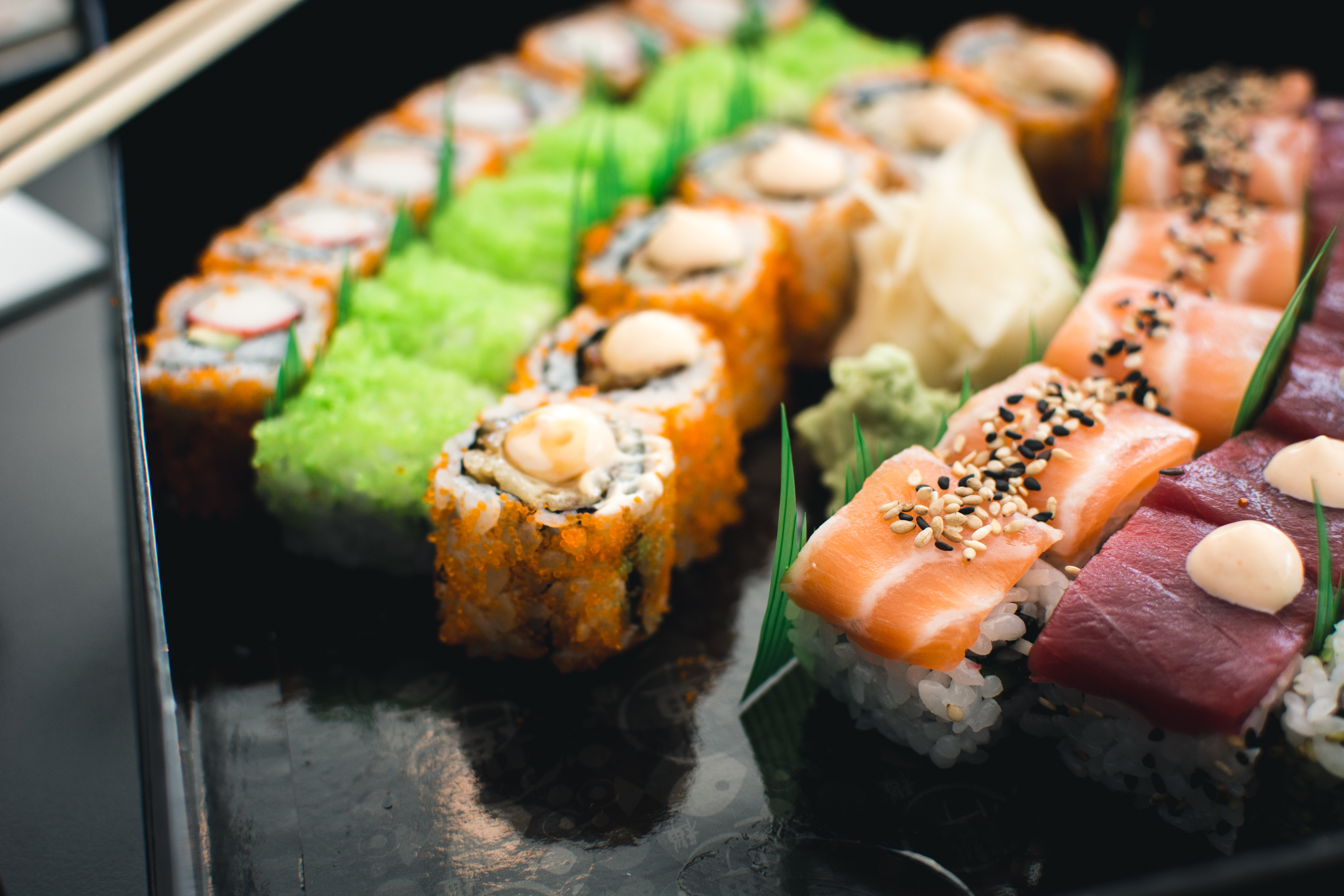 foodiesfeed.com_colorful-sushi-in-a-black-box.jpg